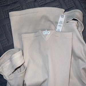 Alo yoga leg warmers cream light tan like new!